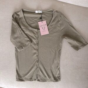 Active USA cropped ribbed fitted short sleeve button up top